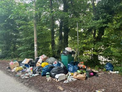 Ilegalno odlagalište otpada u Svetoj Nedelji nadomak Zagreba